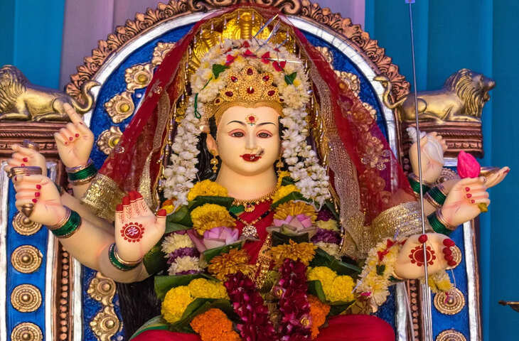 Maa Durga Aarti, दुर्गा जी की आरती: जय अम्बे गौरी, मैया जय श्यामा गौरी, तुमको निशदिन ध्यावत, हरि ब्रह्मा शिवरी