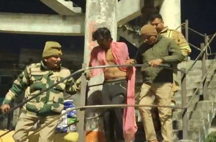 मध्य विद्यालय में शराब के नशे में युवक ने मचाया उत्पात, पुलिस ने हिरासत में लिया