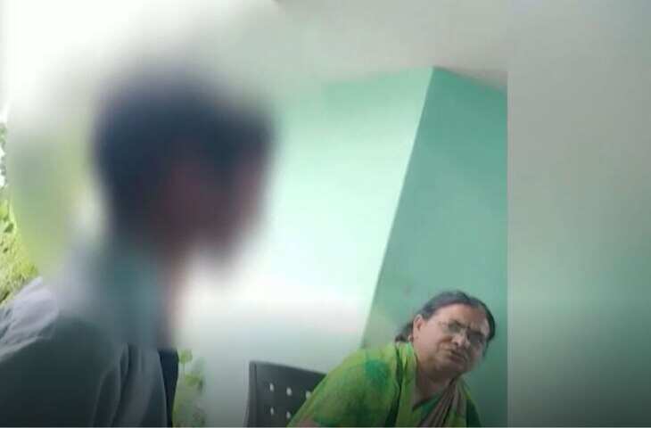  Video: मासूम बच्चों पर बरसी शिक्षक की बेरहमी! क्लासरूम में एक-एक कर जड़े थप्पड़, कैमरे में कैद हुई पूरी घटना