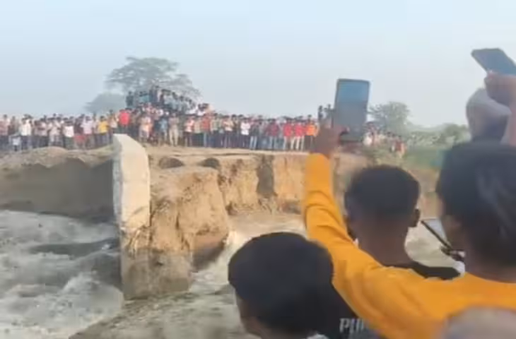 छपरा-मुजफ्फरपुर NH पर चढ़ा पानी, मकेर-अमनौर समेत कई नए इलाकों में घुसा बाढ़ का पानी