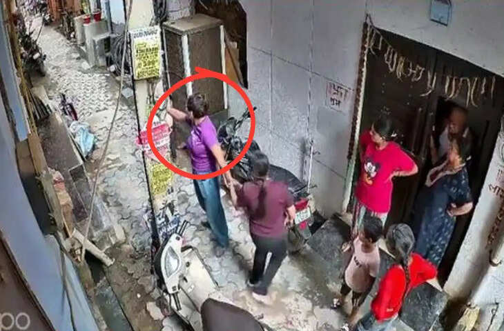 कार लोन वेरिफिकेशन से मना करने पर बेटी ने पिता और भाभी पर तानी पिस्टल, CCTV में कैद हुई घटना