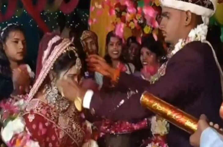 वरमाला के सीन में हुआ झगड़ा! दुल्हन ने माला फेंकी और दूल्हे ने पत्थर से दिया ईंट का जवाब, अब ताबड़तोड़ वायरल हो रहा वीडियो&nbsp;
