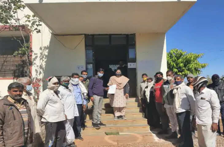 Bhilwara के किसानों ने की SDM से की व्यापारियों की शिकायत, व्यापारियों के खिलाफ किसानों ने खोला मोर्चा 