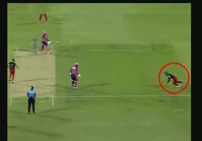 virat- kohli takes a stunner catch of trent boult-1111111.JPG