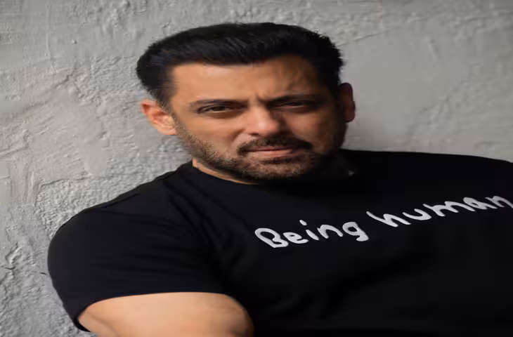 टाइगर श्रॉफ की कार पर फायरिंग के बाद सलमान खान की सुरक्षा बढ़ी, गैलेक्सी अपार्टमेंट के बाहर कमांडो तैनात