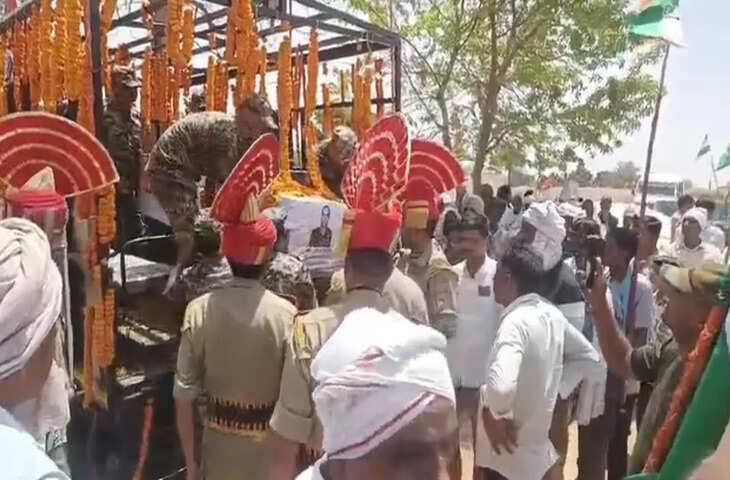 BSF जवान सुल्तान सिंह को सैन्य सम्मान के साथ अंतिम विदाई, वीडियो में जाने गांव में उमड़ा जनसैलाब
