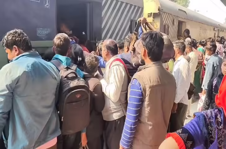 कामख्या एक्सप्रेस समेत 50 से अधिक ट्रेनें आज रहेंगी निरस्त, मेगा ब्लॉक के चलते प्रभावित हो रही हैं ट्रेन