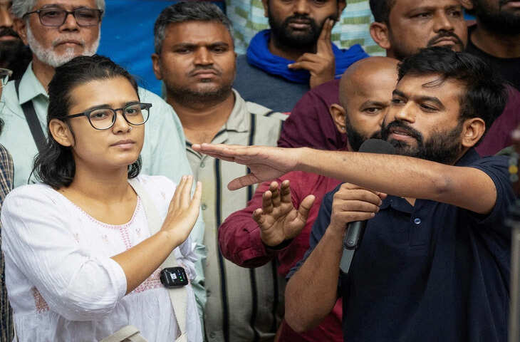 दिल्ली में AISA की राष्ट्रीय अध्यक्ष नेहा बोरा हिरासत से रिहा, व्यापारियों के समर्थन में बोलीं- उनका नुकसान हो रहा है