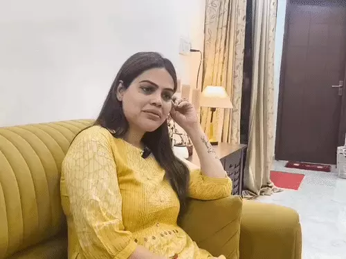 मुस्लिम एक्टिविस्ट नाजिया इलाही ने सोशल मीडिया इन्फ्लुएंसर सलमान पर साधा निशाना, कहा- "अपनी पेंट में झांककर देखना चाहिए"
