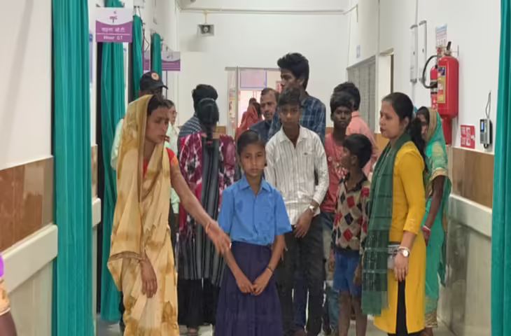 असरगंज के मध्य विद्यालय में फाइलेरिया अभियान के बाद 14 बच्चे बीमार, अफरातफरी मच गई