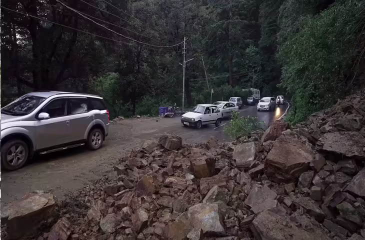 Himachal Weather: मूसलाधार बारिश बनी आफत, 9 की मौत, 49 से अधिक सड़कें बंद; कई जिलों में भारी बारिश का अलर्ट