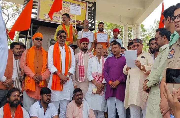 बंगाल में लगे राष्ट्रपति शासन&hellip; मांग को लेकर पहुंचे VHP कार्यकर्ता, अपने ही संगठन मंत्री को कूट डाला