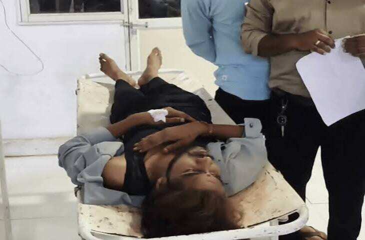 बाइक मोड़ने को लेकर विवाद, दो भाइयों पर चाकू से हमला; दोनों गंभीर घायल