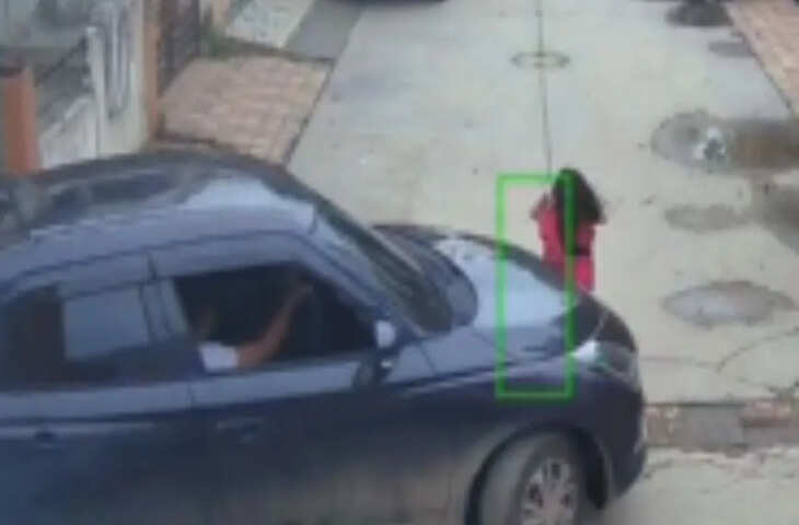 3 साल की बच्ची पर नाबालिग लड़के ने चढ़ा दी कार, Video हुआ वायरल तो पुलिस ने लिया एक्शन