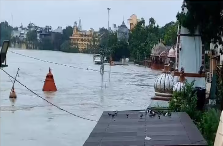 MP-छत्तीसगढ़-गुजरात में बारिश का कहर, जूनागढ़ के झरने में 40 लोग फंसे, कई राज्यों में बुरा हाल