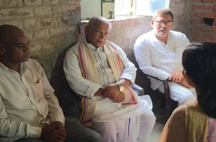 चतरा मर्डर मिस्ट्री: दिव्या के परिजनों से मिले केंद्रीय मंत्री जीतनराम मांझी, बोले- बेटी को इंसाफ दिलाने के लिए जाएंगे किसी भी हद तक