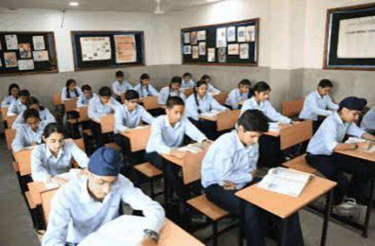 सुप्रीम कोर्ट ने छठी कक्षा के छात्रों को दी राहत, वीडियो में जाने 2027 से लागू होगा आदेश