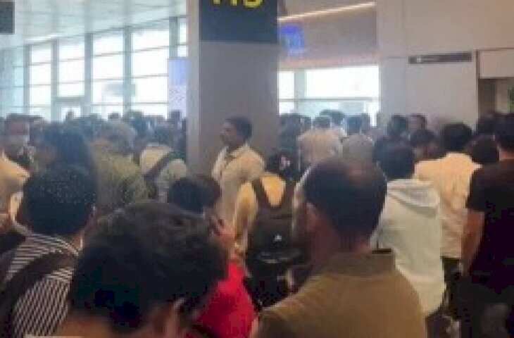 देशभर के एयरपोर्ट पर चेक-इन सिस्टम फेल, फुटेज में जानें कई फ्लाइट्स प्रभावित, माइक्रोसॉफ्ट ने सर्विस आउटेज की खबरों को बताया झूठ