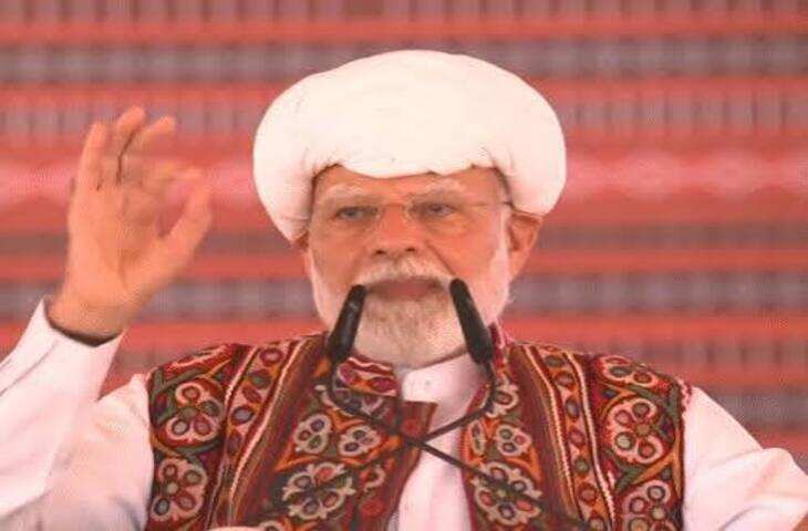 PM मोदी ने गुजरात से जारी की किसान सम्मान निधि की 24वीं किस्त, वीडियो में जाने 14 हजार करोड़ की परियोजनाओं की सौगात, सभा में कुर्सियों की जगह बिछाई गईं चारपाइयां