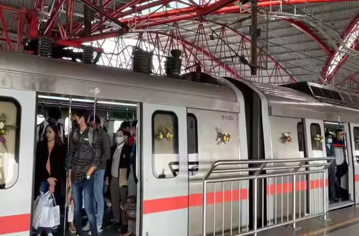 दिल्ली मेट्रो का 15 अगस्त का टाइम शेड्यूल जारी, जानें सुबह कितने बजे से शुरू होंगी ट्रेनें