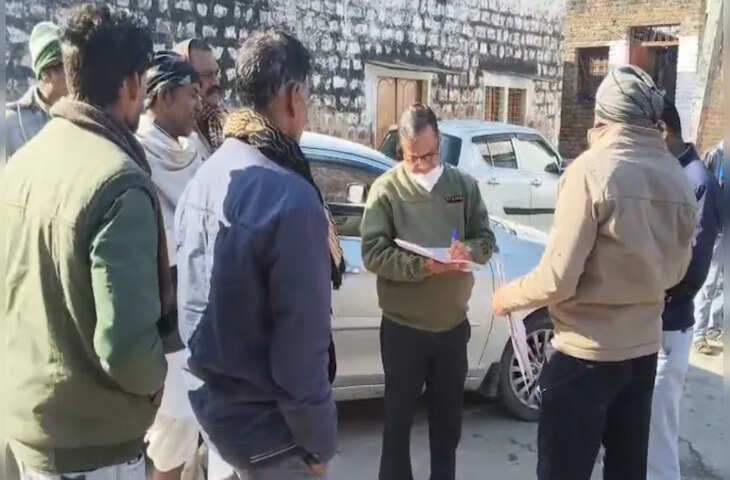 डिवाइडर पर सो रहे 2 किसानों को स्लीपर बस ने कुचला, मौके पर मौत