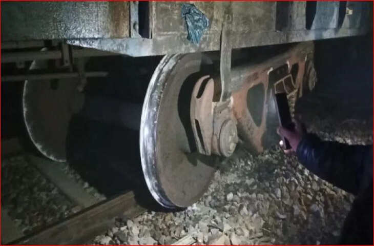 बदायूं में सांड को बचाने के चक्कर में पटरी से उतरी मालगाड़ी, बरेली-कासगंज रूट ठप