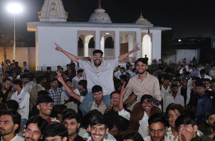 जयपुर में परमिश वर्मा का लाइव कॉन्सर्ट, फुटेज में देंखे विद्यार्थियों ने किया जोरदार स्वागत