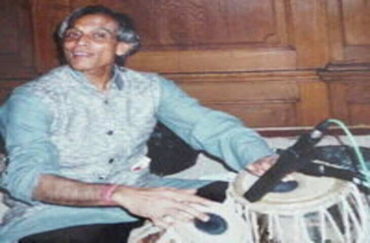 लच्छू महाराज (अंग्रेज़ी: Lachhu Maharaj, जन्म- 16 अक्टूबर, 1944, बनारस[1]; मृत्यु- 27 जुलाई, 2016) भारत के जानेमाने तबला वादक थे। उन्होंने बनारस घराने की तबला बजाने की परम्परा को आगे बढ़ाया था। उनके कई शिष्य देश-विदेश में तबला बजा रहे हैं। लच्छू महाराज बेहद सादगी पसंद व्यक्ति थे, यही कारण था कि उन्होंने कभी कोई सम्मान ग्रहण नहीं किया।