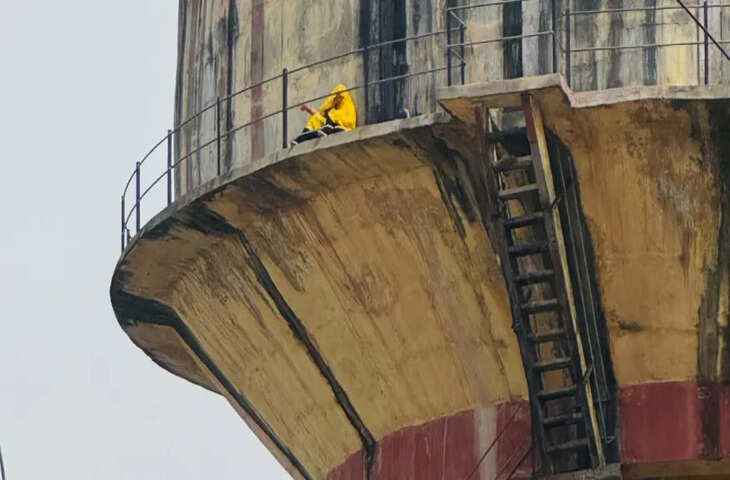 जयपुर में 100 फीट ऊंची पानी की टंकी पर चढ़ी महिला, फुटेज में देंखे कूदने की धमकी से मचा हड़कंप