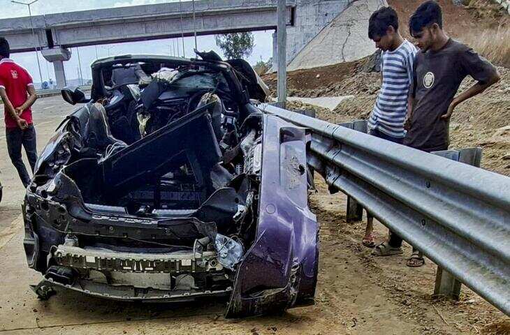 ठाणे हादसे ने उड़ाए होश! 251kmph की रफ्तार से चल रही BMW डिवाइडर से भिड़ी, दो लोगों की मौत&nbsp;30 मीटर दूर जा गिरा ईंजन&nbsp;