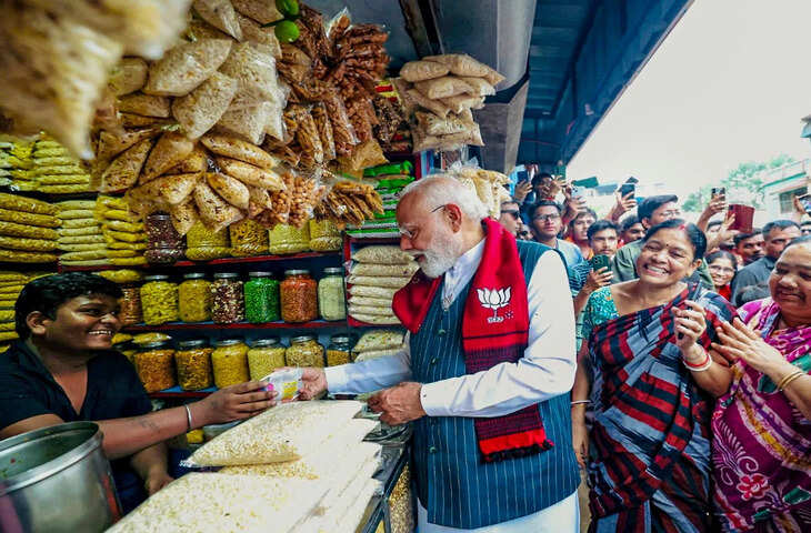 Viral Video: पीएम मोदी को झालमुड़ी खिलाने वाले शख्स की कमाई जानकर रह जाएंगे हैरान, खुद खोला इनकम का राज