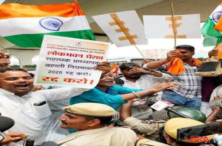 Patna March Live Updates:पटना में छात्रों और पुलिस के बीच टकराव, वॉटर कैनन के बाद कई हिरासत में