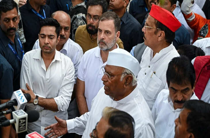 BREAKING:CEC Protest: मुख्य चुनाव आयुक्त ज्ञानेश कुमार के खिलाफ विपक्ष का जन महाभियोग, खरगे के आवास पर जुटेंगे INDIA Bloc के नेता