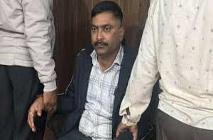 कांस्टेबल व दलाल 20 हजार की रिश्वत लेते रंगे हाथ गिरफ्तार, एसीबी की कार्रवाई