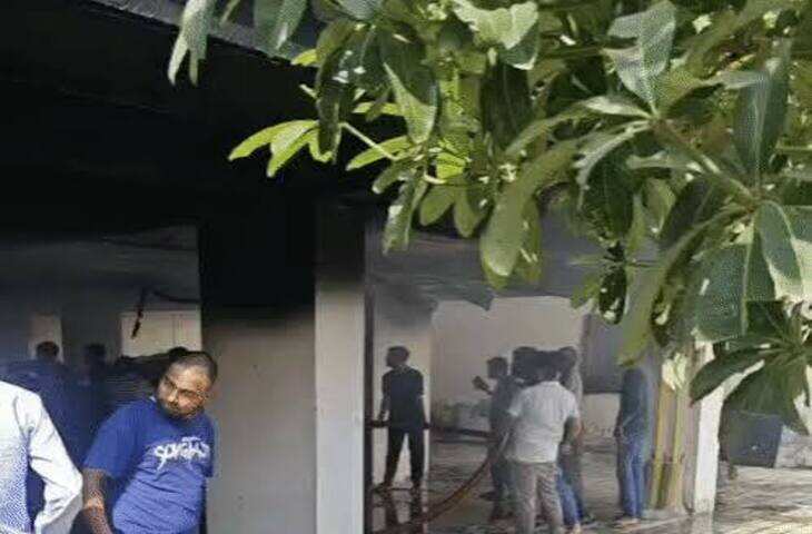 जयपुर के 6 मंजिला अपार्टमेंट में लगी भीषण आग, 80 लोग फंसे; वीडियो में देंखे 12 बाइक और 3 कारें जलकर खाक