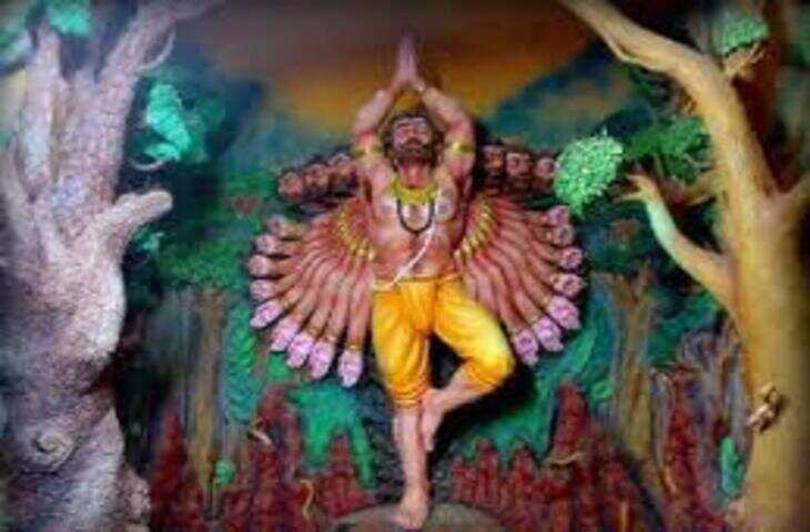 देशभर में दशहरा के दिन भगवान श्रीराम की विजय के प्रतीक के रूप में रावण का पुतला दहन किया जाता है, लेकिन राजस्थान में एक ऐसा समुदाय भी है जहां रावण को विद्वान, शिवभक्त और पूर्वज मानकर उसकी पूजा की जाती है। यहां दशहरे पर रावण दहन का उत्सव नहीं मनाया जाता, बल्कि उसके वध को शोक के रूप में याद किया जाता है।  राजस्थान के जोधपुर और आसपास के क्षेत्रों में रहने वाले श्रीमाली (या श्रीमाल) ब्राह्मणों के कुछ परिवार तथा मंडोर क्षेत्र से जुड़ी परंपराओं में रावण को अपना पूर्वज माना जाता है। मान्यता है कि रावण का विवाह मंडोदरी से हुआ था, जिनका संबंध मंडोर (वर्तमान जोधपुर) से माना जाता है। इसी कारण इस क्षेत्र में रावण को सम्मान की दृष्टि से देखा जाता है।  दशहरे के दिन जहां देशभर में रावण के पुतले जलाए जाते हैं, वहीं इस परंपरा को मानने वाले लोग रावण दहन में भाग नहीं लेते। कई परिवार इस दिन शोक व्यक्त करते हैं और रावण को महान विद्वान, ज्योतिषाचार्य, संगीतज्ञ तथा भगवान शिव का परम भक्त मानकर श्रद्धा अर्पित करते हैं।  धार्मिक मान्यताओं के अनुसार, रावण चारों वेदों और छह शास्त्रों का ज्ञाता था। उसे संस्कृत का प्रकांड विद्वान और उत्कृष्ट वीणा वादक भी माना जाता है। हालांकि, उसके अहंकार और माता सीता के हरण के कारण उसे भगवान श्रीराम के हाथों मृत्यु का सामना करना पड़ा। इसलिए भारतीय परंपरा में रावण के ज्ञान और भक्ति का सम्मान किया जाता है, लेकिन उसके अधर्म और अहंकार को अनुकरणीय नहीं माना जाता।  राजस्थान की यह अनूठी परंपरा देश की सांस्कृतिक विविधता और लोकमान्यताओं का एक रोचक उदाहरण है। यहां रावण को लेकर प्रचलित मान्यताएं सदियों पुरानी हैं और आज भी कुछ परिवार अपनी परंपराओं के अनुसार उनका पालन करते हैं। हालांकि, राज्य के अधिकांश हिस्सों की तरह यहां भी दशहरा सामान्य रूप से भगवान श्रीराम की विजय के पर्व के रूप में ही मनाया जाता है।