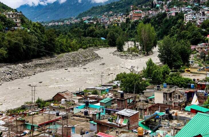 हिमाचल में बारिश और ओलावृष्टि का कहर: एक्सक्लूसिव फुटेज में देंखे सेब की फसल को नुकसान, कई जिलों में तापमान में गिरावट