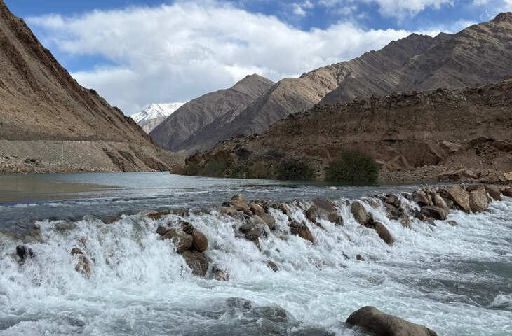 लद्दाख में सिंधु नदी पर भारत ने बनाया पहला 'रॉक चेक डैम', पाकिस्तान के लिए बड़ा रणनीतिक झटका &nbsp;