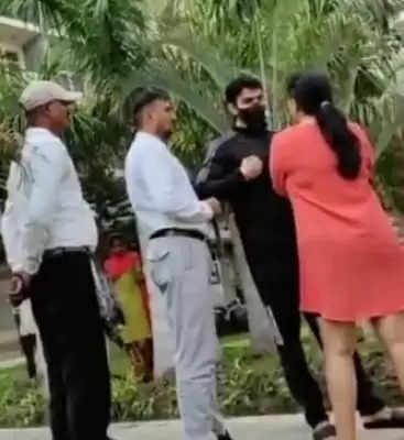 महिला को गाली दे रहे BJP Leader की वीडियो वायरल, नोएडा पुलिस ने लिया संज्ञान
