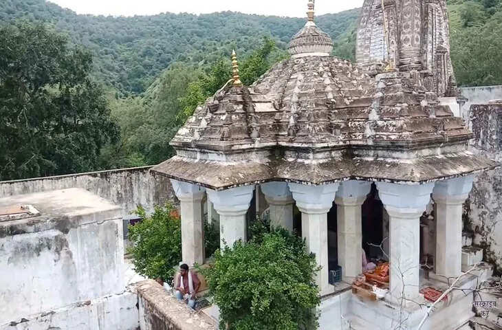 कहते हैं रात को यहां रुकने की कोई हिम्मत नहीं करता... वीडियो में जाने क्यों खौफ का दूसरा नाम है भूतेश्वर महादेव मंदिर