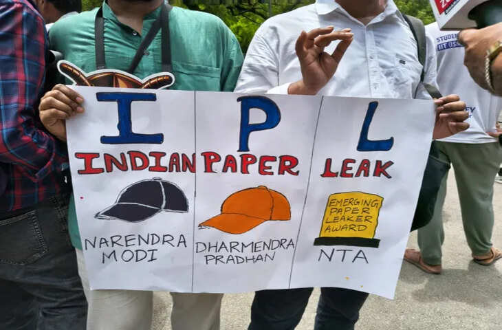जंतर-मंतर पर शिक्षा सुधार को लेकर प्रदर्शन, केंद्रीय शिक्षा मंत्री के इस्तीफे की उठी मांग