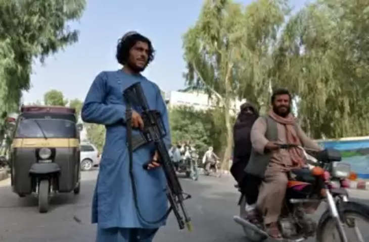 Taliban fighters ने महिला डॉक्टर के घर पर धावा बोला