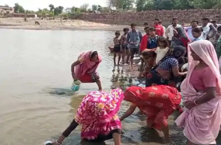 3 महीने से बंद पड़ी नल-जल योजना: तालाब का पानी पीने को मजबूर 1800 ग्रामीण, जिम्मेदारों पर उठे सवाल