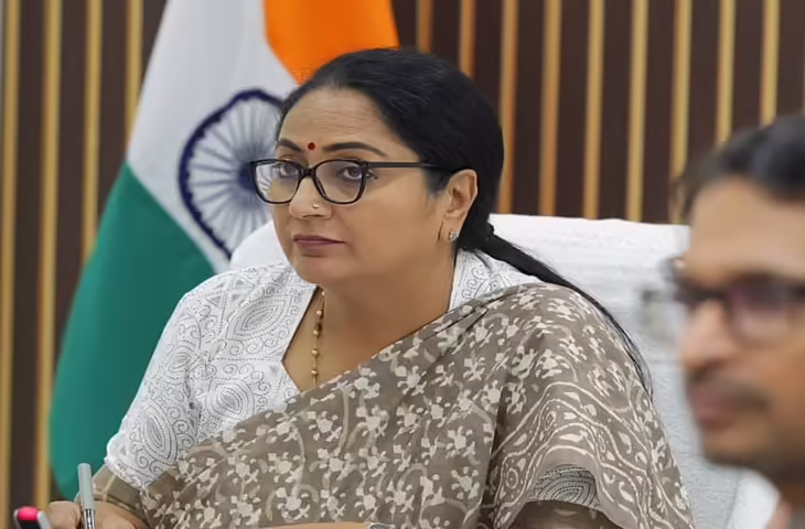 भीषण गर्मी के बीच दिल्ली सरकार का बड़ा फैसला, AC चलाने और बिजली बचाने को लेकर जारी हुआ नया आदेश