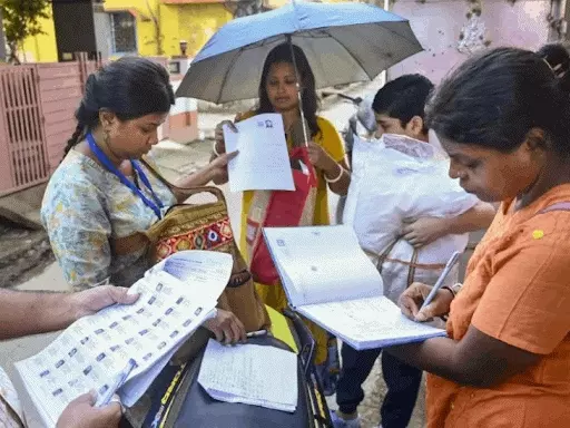 Voter List Update: चुनाव आयोग का 17 राज्यों और केंद्रशासित प्रदेशों में SSR का निर्देश, 2027 के चुनाव से पहले वोटर लिस्ट होगी अपडेट