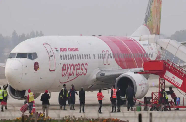 जयपुर एयरपोर्ट पर बड़ा हवाई घटनाक्रम, वीडियो में देखें एयर इंडिया एक्सप्रेस फ्लाइट की सुरक्षित इमरजेंसी लैंडिंग