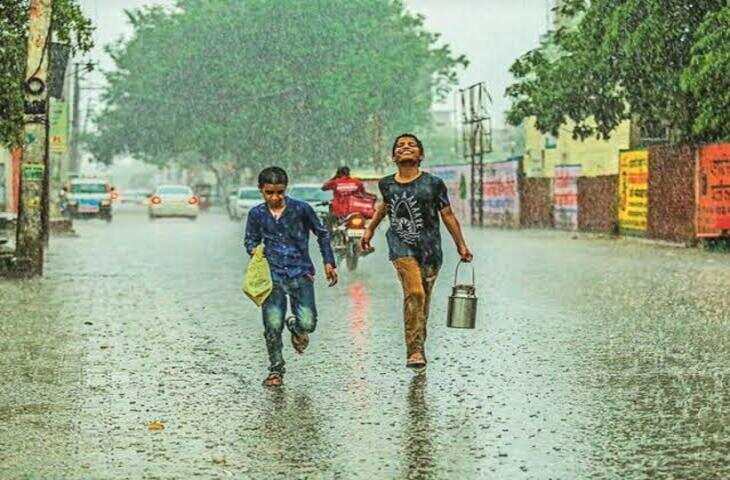 Delhi Weather Today: बारिश से बदला मौसम का मिजाज, आज भी भारी बारिश और आंधी का अलर्ट