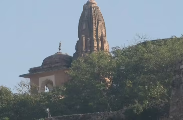 राजस्थान में स्थित है जयपुर से भी पुराना&nbsp;रहस्यमयी शिव मंदिर, वीडियो में जानिए क्यों यहां&nbsp;शिव परिवार की मूर्तियां हो जाती है गायब&nbsp;