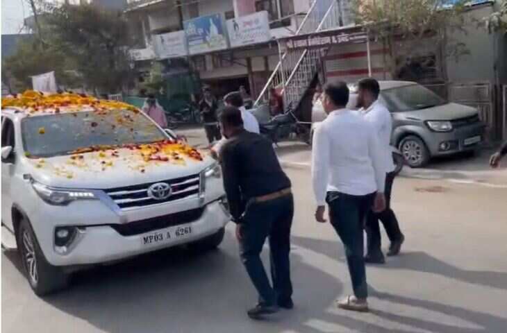 शिवराज सिंह चौहान के काफिले में सेंध! अचानक घुसे कांग्रेसी कार्यकर्ता, वीडियो वायरल होते ही सुरक्षा पर उठे सवाल&nbsp;