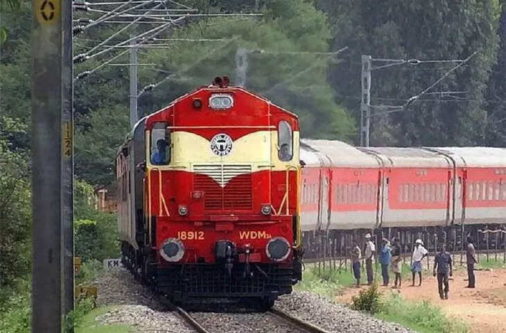 Train Cancellation News: रेलवे ने जारी की रद्द ट्रेनों की जानकारी, 18 और 19 जुलाई को सफर करने से पहले जरूर देखें लिस्ट
